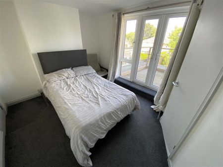 1 bedroom in a house share to rent - Photo 3