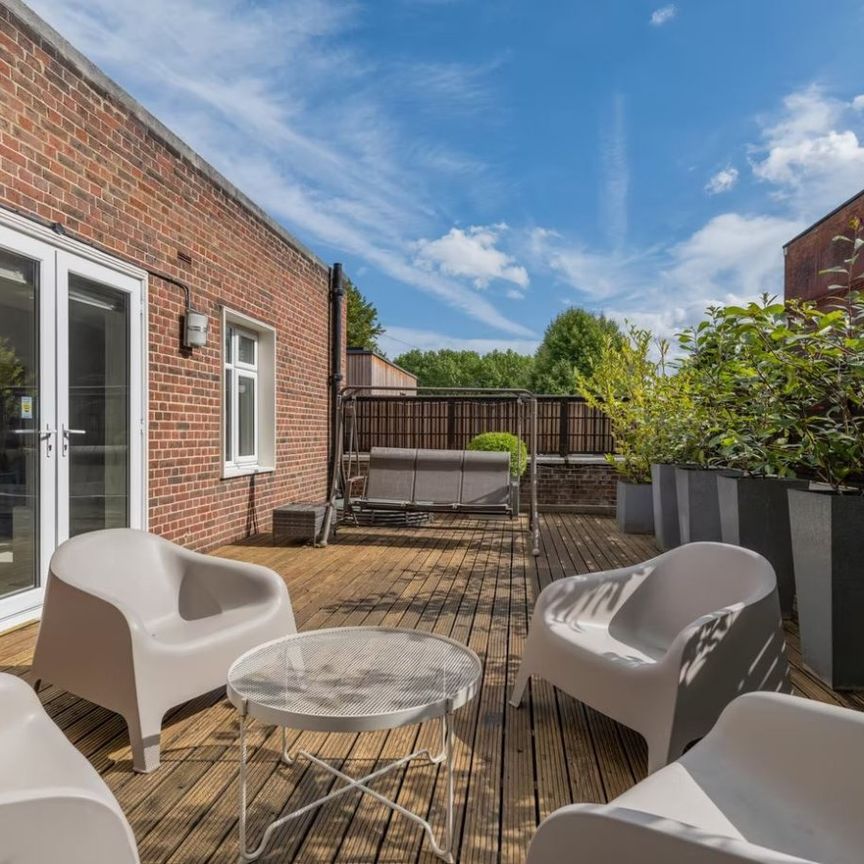 Elm Tree Close, St John's Wood, London, NW8 9JS - Photo 1