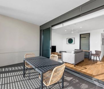 Large 1 bedroom, furnished in convenient location! - Photo 5