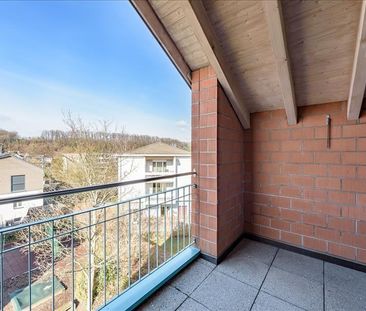 Dachwohnung mit Cheminée und Miete geschenkt! - Photo 4