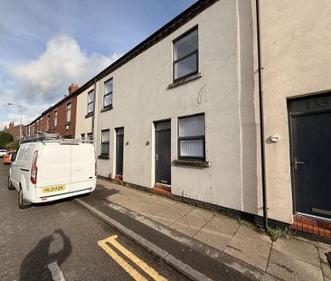 2 bedroom mews to rent - Photo 1