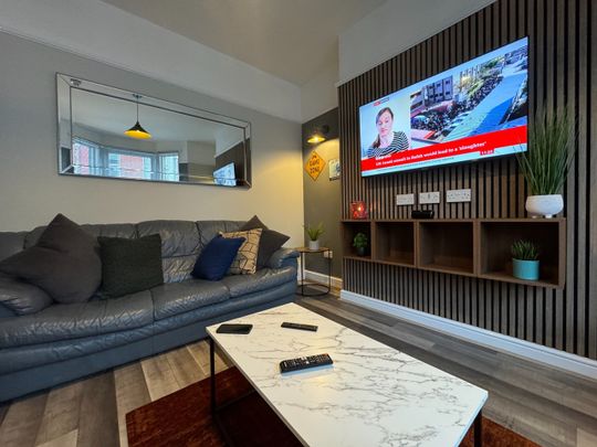 6 Bed Terraced House, Dudley Road, L18 - Photo 1