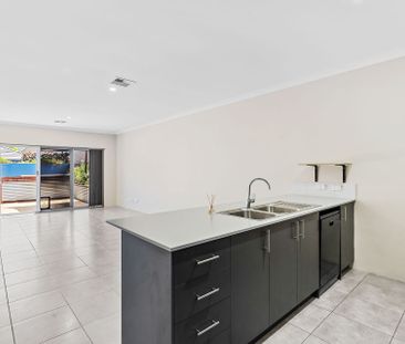 92 Thornbill Crescent, Coodanup. - Photo 6