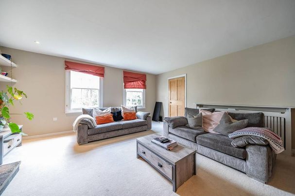 4 bedroom detached house to rent - Photo 1