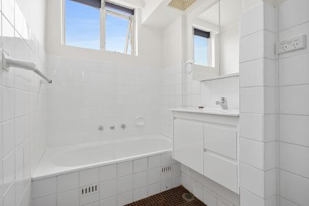 Modern Living in the Heart of Cronulla - Photo 4