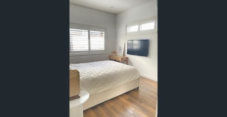 Beautifully Presented Brick Home with High Ceilings - Photo 4