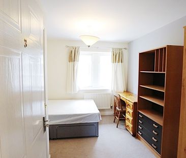 4 Bed Terraced House, Vanbrugh Lane, BS16 - Photo 2