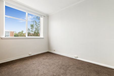 2 Bed Beauty - Photo 2