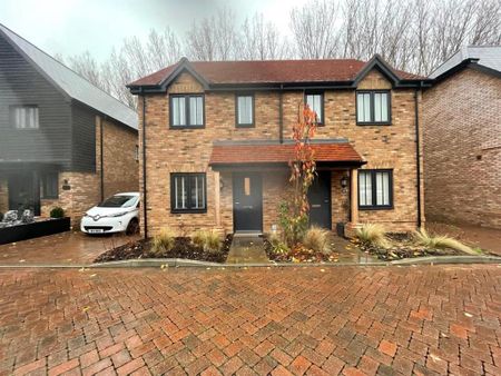 2 bedroom semi-detached house to rent - Photo 4