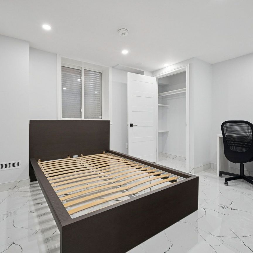 For Lease - 2 Colonial Crescent, London North, Ontario - Photo 1