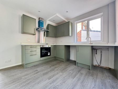 3 bedroom semi-detached house to rent - Photo 5