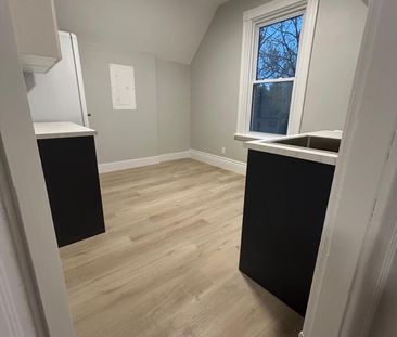 For Lease - 195 Colborne Street Unit# upper, London East, Ontario - Photo 4