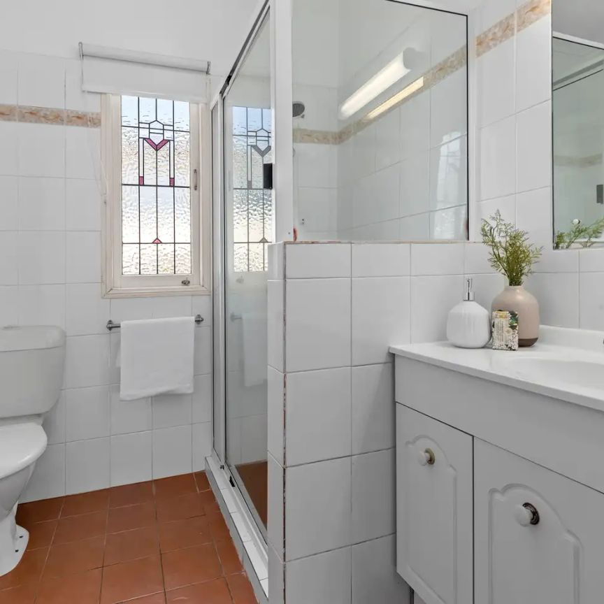 “Family Home in Prime Moorooka Location - Within Yeronga State School Catchment” - Photo 1