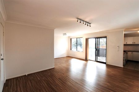 Beautiful Villa in Darcy Road Public School Catchment – With Whole-Home Water Filtration - Photo 4