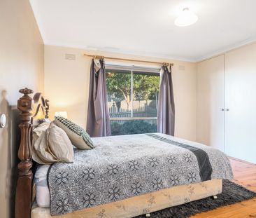 LIGHT FILLED, SPACIOUS HOME! - Photo 3