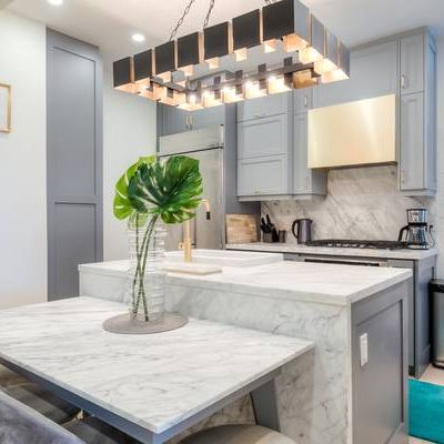 121 SORAUREN AVE. MAIN - MODERN 2BED/2BATH, PARKING, LAUNDRY - Photo 3