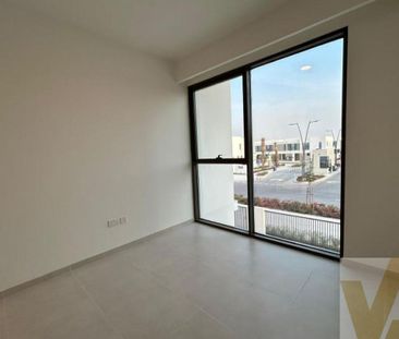 Single Row | Brand New 3 Bedroom | Prime Location - Photo 2