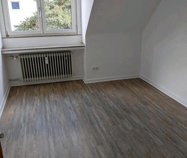Renovierte 4 Zimmer DG-Wohnung im 2. OG Bad-Godesberg Pennenfeld - Photo 2