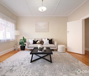 Art-Deco Inspiration in a Prime Location - Photo 2