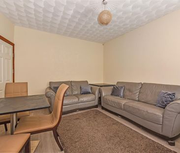 Room For Rent Meadow Street, Pontypridd - Photo 1