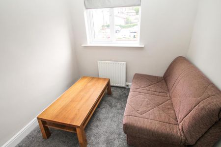 3 bedroom terraced house to rent - Photo 2