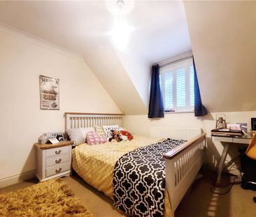 Vicarage Road, Egham, Surrey, TW20 9JW - Photo 5