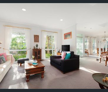 Charming Three-Bedroom Townhouse in Leafy Camberwell - Photo 1