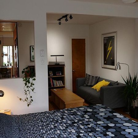 Magnifique 3 ½ ensoleillé à aire ouverte entièrement meublé - Photo 3