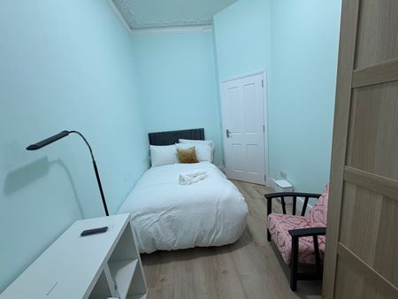 2 Bed Flat, Tollington Road, N7 - Photo 2