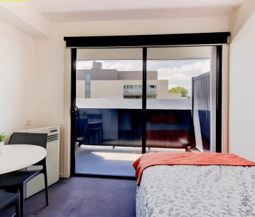 Large 1 Bedroom - Photo 1