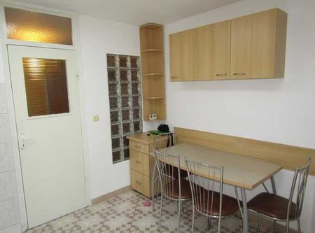 Apartament 3 camere, decomandate, garaj, prima inchiriere, zona strazii Donath - Fotografie 3