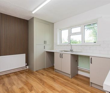 2 bed House To Let - Photo 4