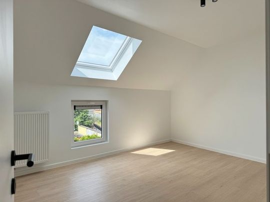 BIJNA PASSIEF-NIEUWBOUWWONING MET 4 SLP TE HUUR (dichtbij U. - Photo 1