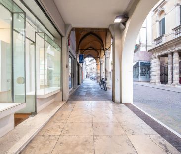 Elegante vetrina in Porta Altinate - Photo 1