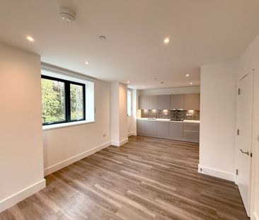 2 Bed Flat, Juniper Crescent, SE10 - Photo 4
