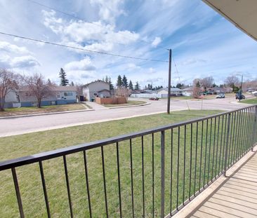 Bright 2 Bedroom Unit By Red Deer College!! - Photo 2