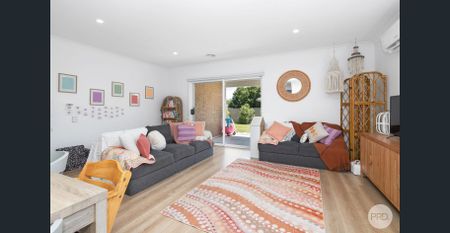 BEAUTIFUL FOUR BEDROOM FAMILY HOME IN ALFREDTON! - Photo 2