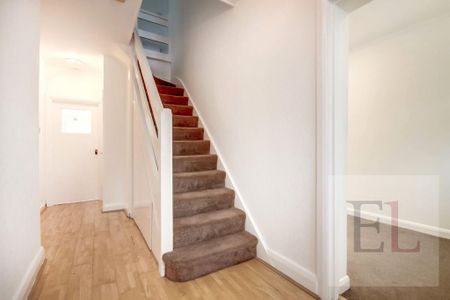 5 bedroom semi-detached house to rent - Photo 4