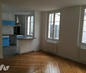 A LOUER UN APPARTEMENT, centre ville, proximité place des Carmes, ds un immeuble donnant sur co... - Photo 1