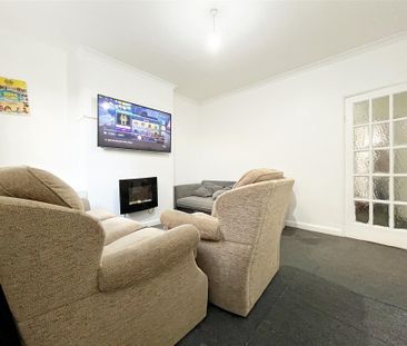 3 bedroom Terraced House to rent - Photo 3