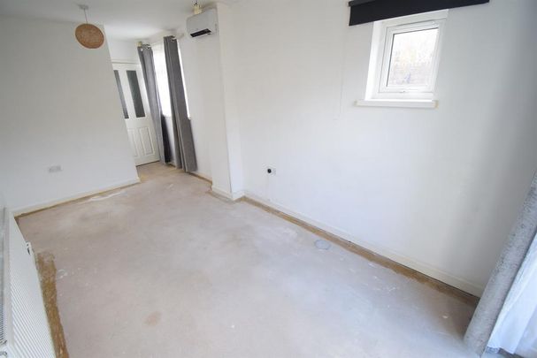 2 bedroom ground floor flat to rent - Photo 1
