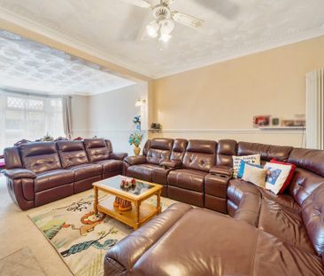 3 Bed Terraced House, Altmore Avenue, E6 - Photo 4