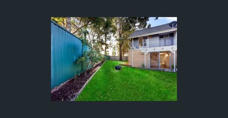 Spacious Townhouse! - Photo 2