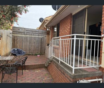 2/70 Devon Road, Pascoe Vale, Vic 3044 - Photo 4