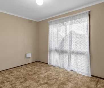 Charming Family Home in Werribee! - Photo 5