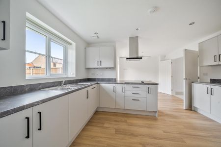 4 bedroom detached house to rent - Photo 3