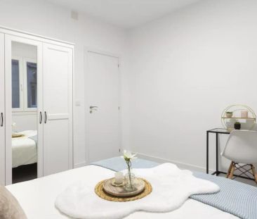 Swanky room for rent in 8-bedroom apartment perfect for singles in Atocha - Foto 1
