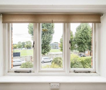 3 bedroom flat to rent - Photo 4