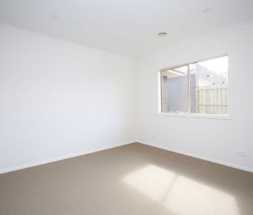 Spacious&comma; Central and Ready to Enjoy&excl; - Photo 1