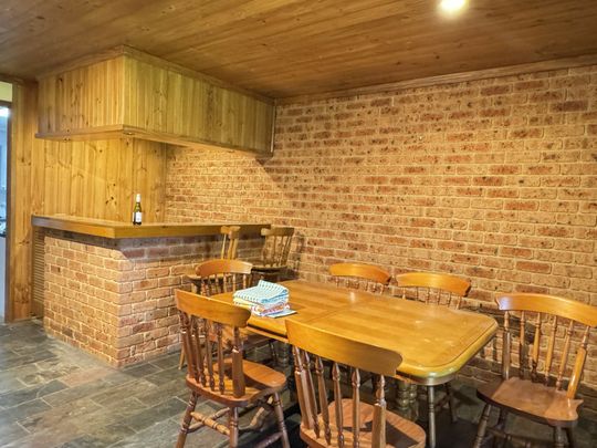 Fresh, Bright & Spacious � Perfect Family Living in Doonside! - Photo 1